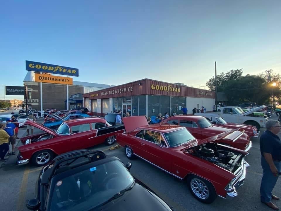 Grapevine Cruise Night Weekly Car Show