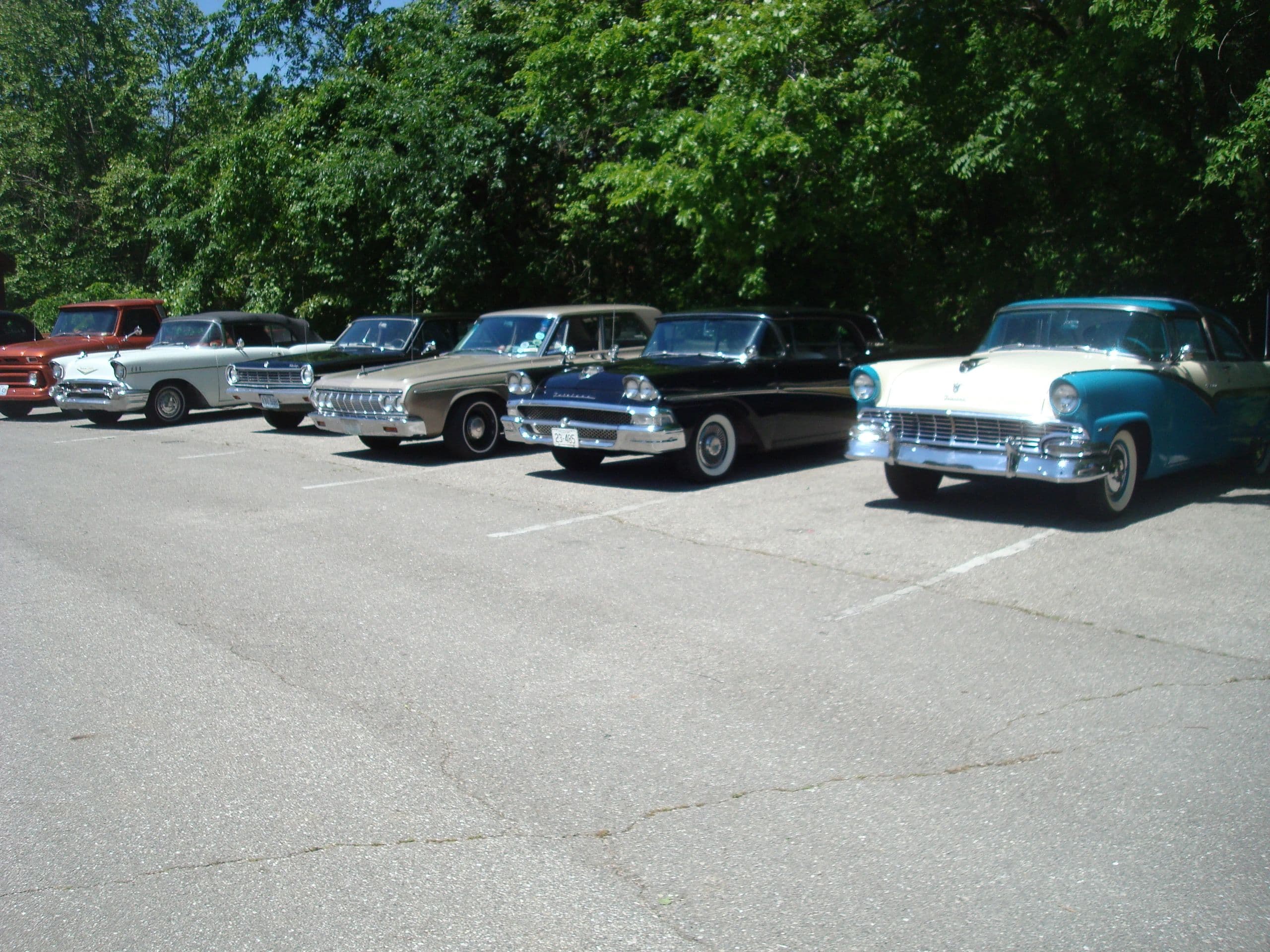 Columbia Vet Center Car Cruise In