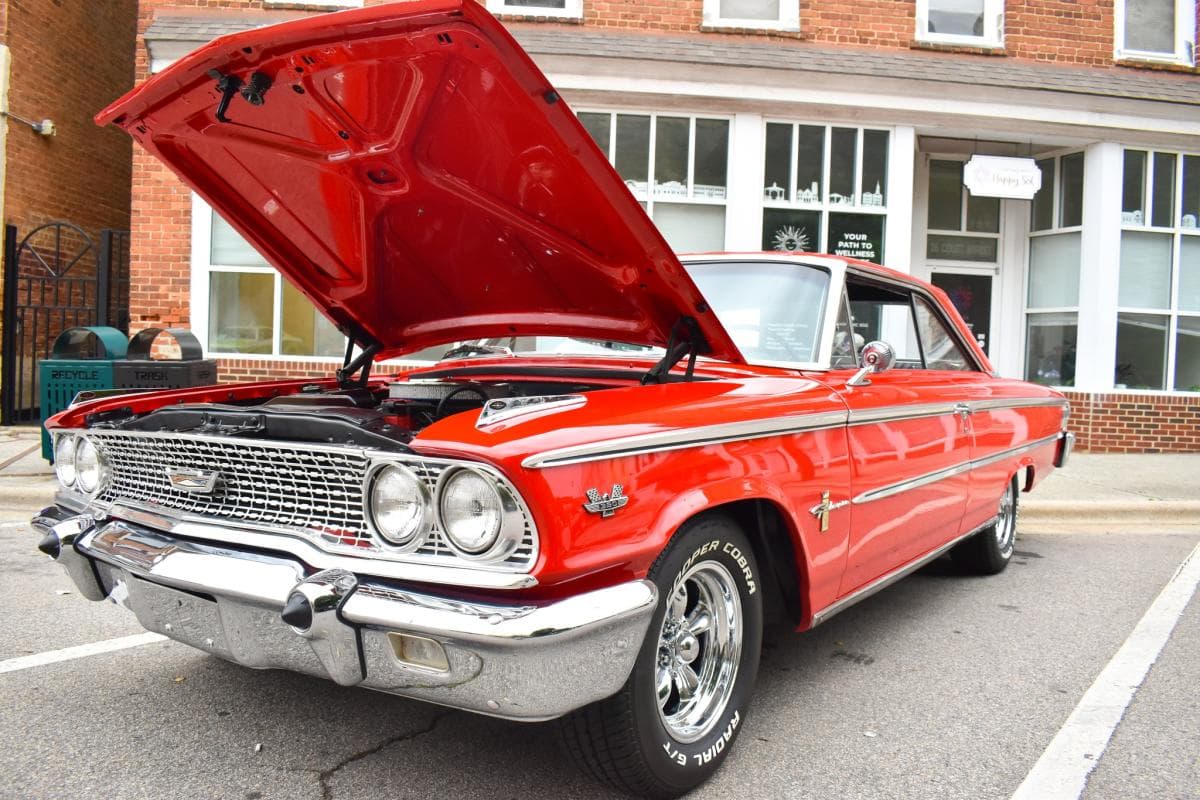 Memory Lane Cruisers Cruz in the Boulevard