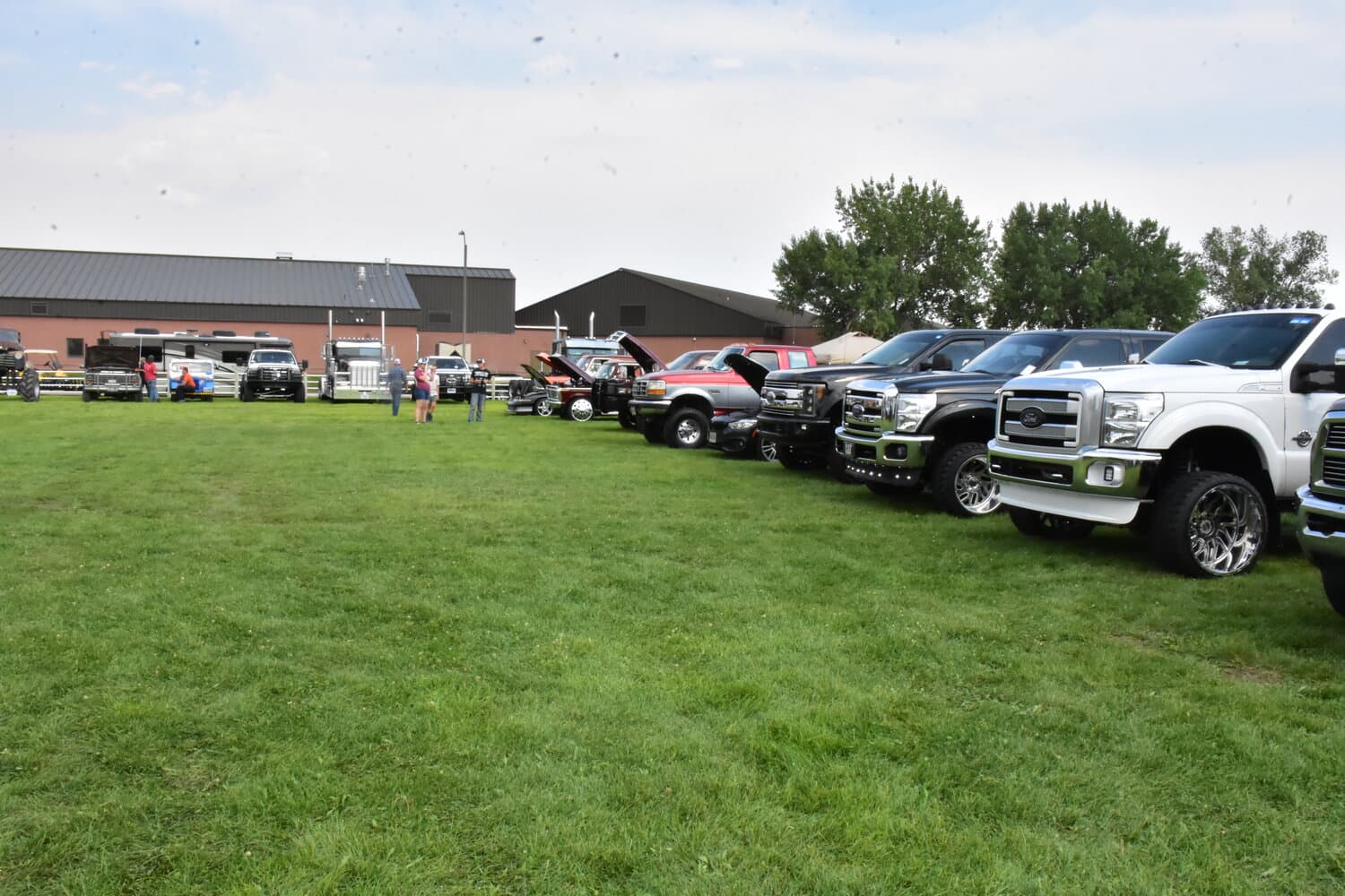 Western Royal Truck and Car Show - Torrington Telegram