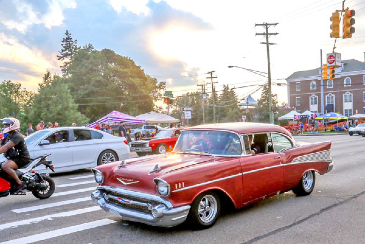 Woodward Dream Cruise Car Show - Royal Oak