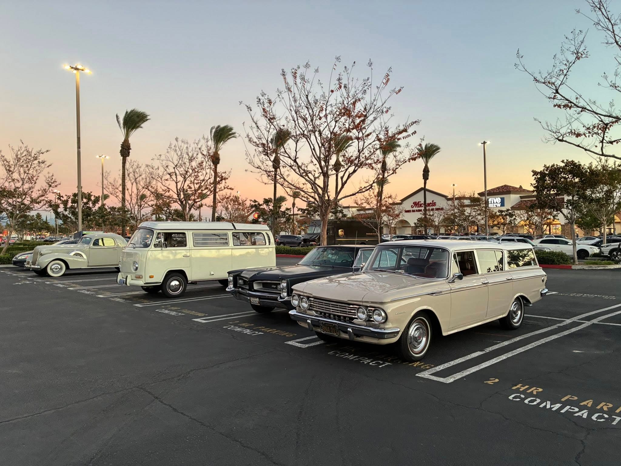 Granada Hills Tuesday Cruiz-In